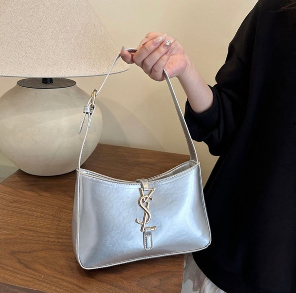 Saint Laurent Le 5 À 7 — Patent Leather Bag